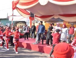 Bupati Gus Muhdlor Berangkatkan Ribuan Warga Peserta Jalan Sehat