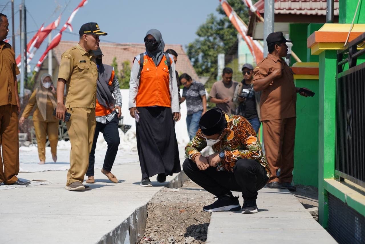 Di sidak Gus Muhdlor, Progres Proyek Betonisasi Ruas Tarik - Miliriprowo Capai 42 Persen