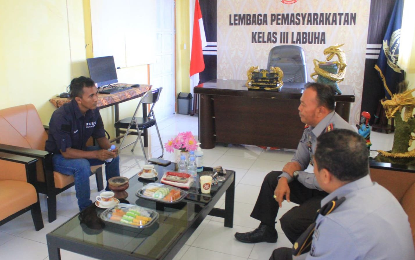 Wartawan Media Majalah Global bersama Kalapas kelas lll Labuha dan Stafnya