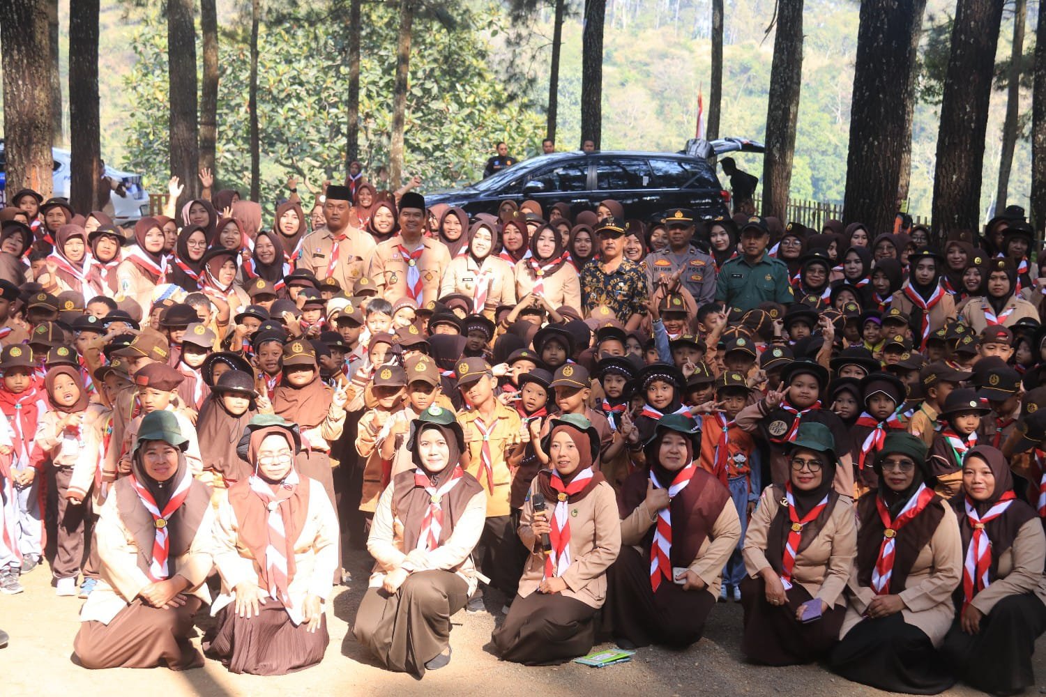 Bentuk Karakter Anak Sejak Dini, Bupati Ikfina Buka Agenda Pramuka Pra Siaga RA