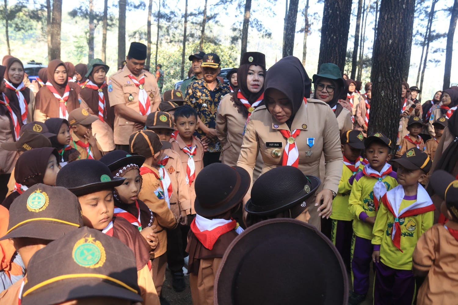 Bentuk Karakter Anak Sejak Dini, Bupati Ikfina Buka Agenda Pramuka Pra Siaga RA