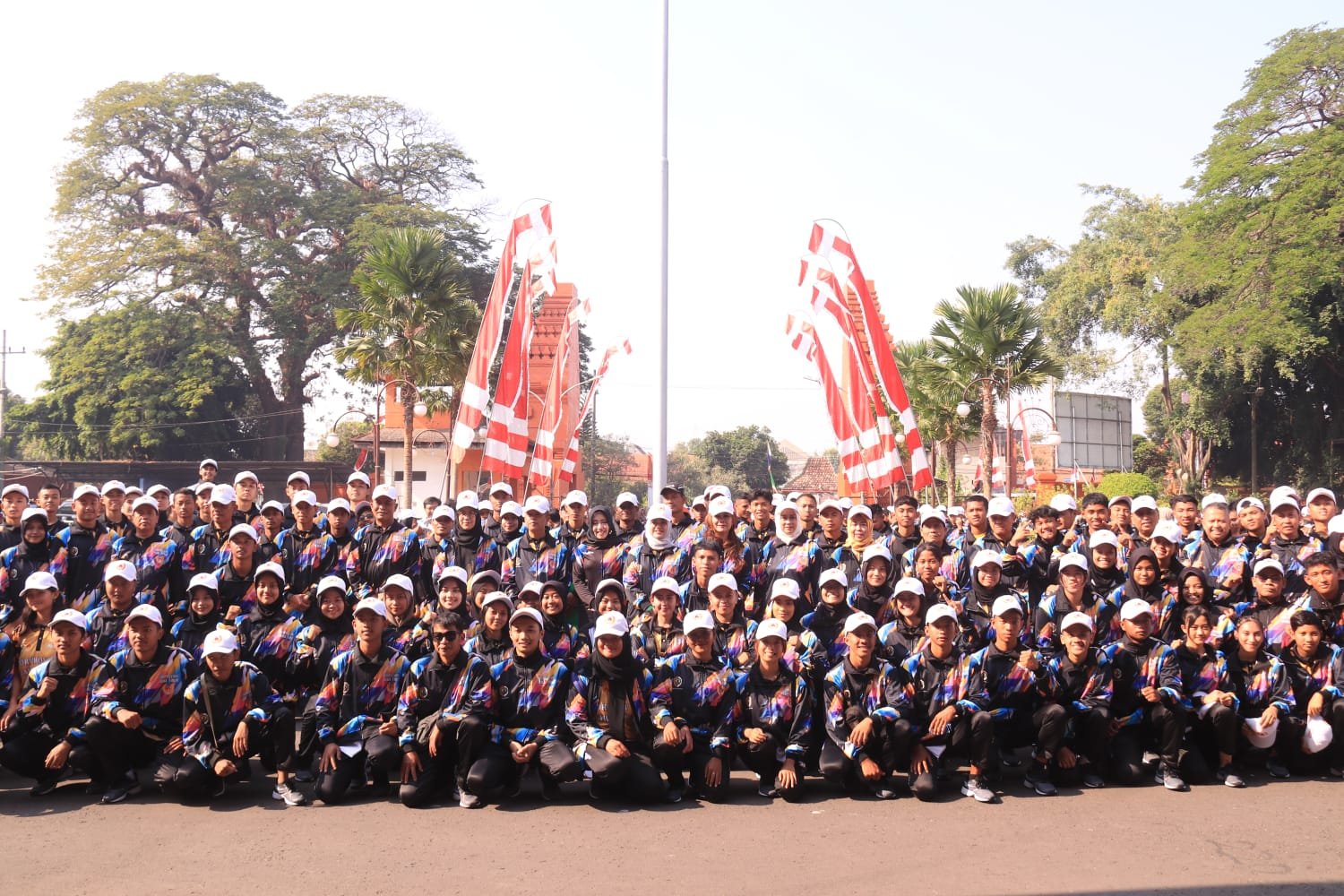 Lepas Atlet Porprov, Bupati Mojokerto dan Suher Didiento Targetkan 15 Medali Emas