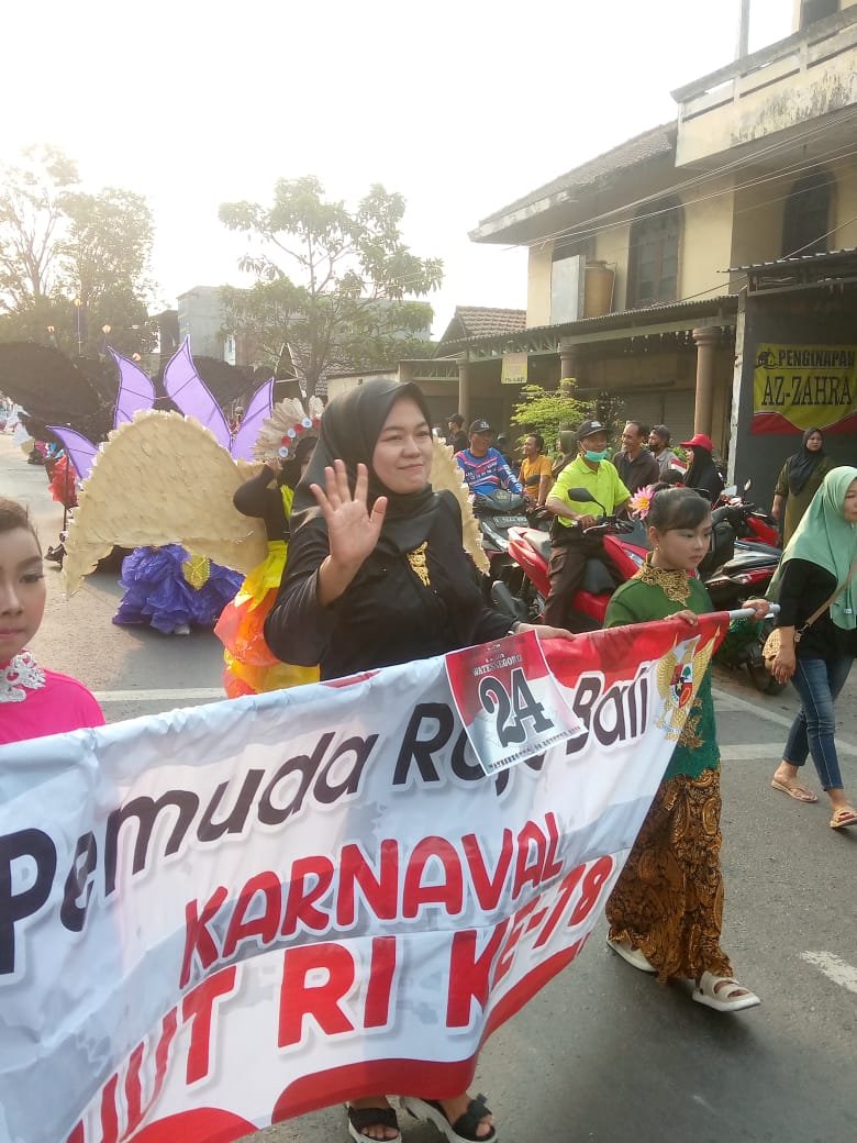 Karnaval Desa Watesnegoro Bertabur Hadiah