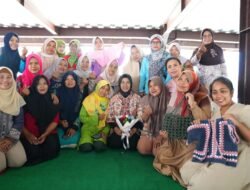 KONSISTEN PERKUAT EKONOMI KREATIF, PEMKOT MOJOKERTO GELAR PELATIHAN RAJUT