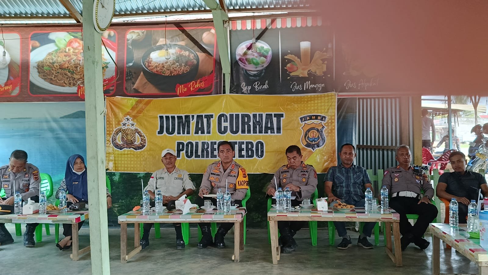 Jumat curhat di desa mengupeh bersama Kapolres Tebo Akbp I Wayan Arta Ariawan.SH.S.ik.MH
