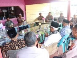 Usai Sholat Jum’at, Wakapolres Aceh Timur Tampung Aspirasi Warga Peudawa