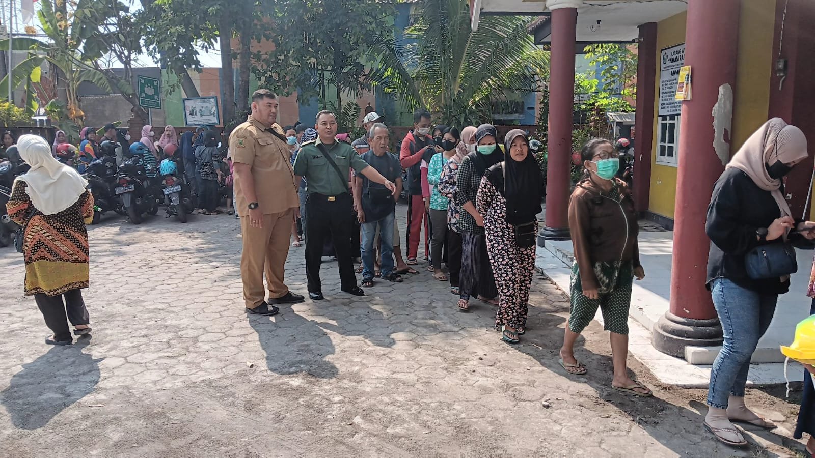 Babinsa Magersari Pendampingan Operasi Pasar Murah