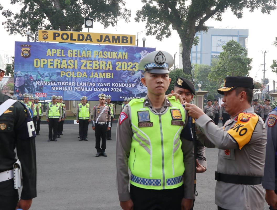 Kapolda Jambi Pimpin Apel Pasukan Operasi Zebra Dilapangan Hitam
