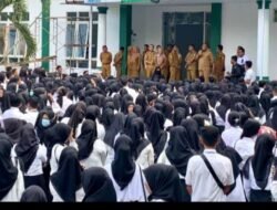 Bupati Halmahera Selatan H. Usman Sidik, menyerahkan langsung SK PPPK-(P3K) tenaga kesehatan sebanyak 630 orang yang dinyatakan lulus seleksi formasi tahun 2022