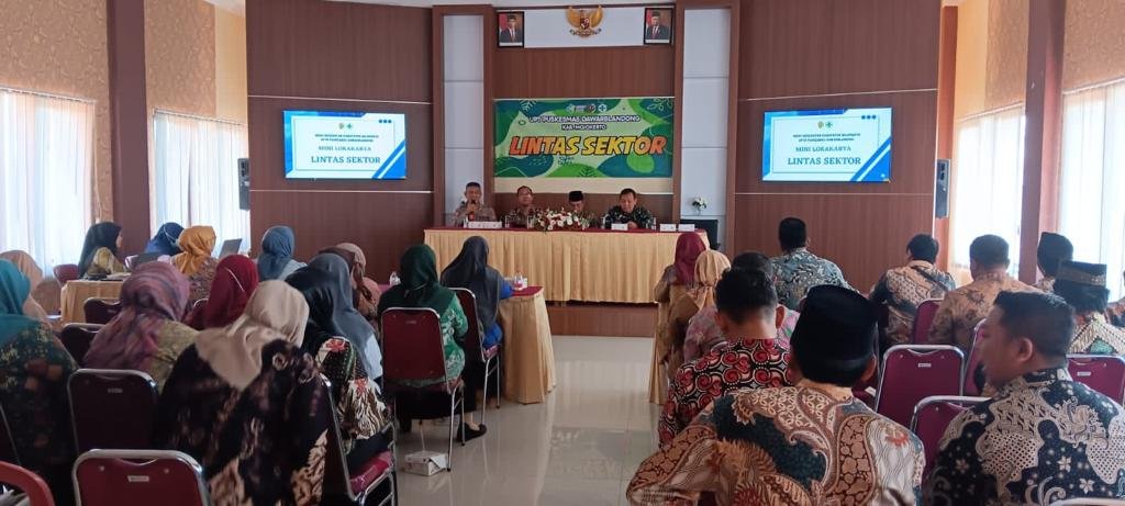 Danramil 0815/08 Dawarblandong Bareng Forkopimcam Gelar Mini Loka Karya Lintas Sektor UPT PKM