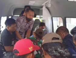 Bacok Warga, Babinsa Koramil 0815/08 Dawarblandong Bareng Nakes PKM Evakuasi ODGJ