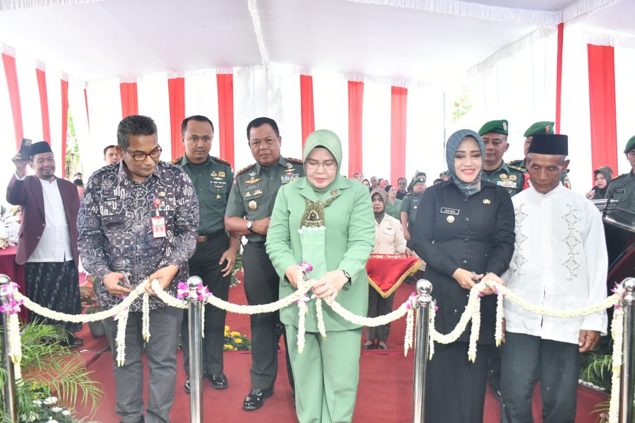 Pangdam V/Brawijaya dan Gubernur Jatim Resmikan Program Rutilahu Di Wilayah Kodim 0815/Mojokerto