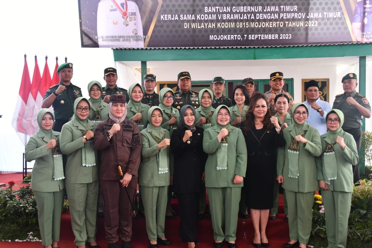 Pangdam V/Brawijaya dan Gubernur Jatim Resmikan Program Rutilahu Di Wilayah Kodim 0815/Mojokerto
