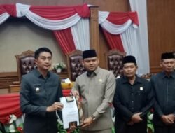 Pj bupati muaro jambi menghadiri rapat paripurna penyampaian resmi Ranperda perubahan APBD tahun 2023