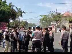 Dugaan Pungli Camat Barombong Serikat Pejuang Rakyat Melakukan Aksi Demonstrasi Di Kantor Bupati Gowa