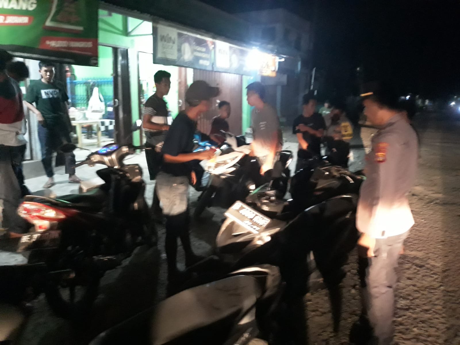 PLT Kapolsek Semaka Beserta Jajarannya Melaksanakan Kegiatan Patroli Malam