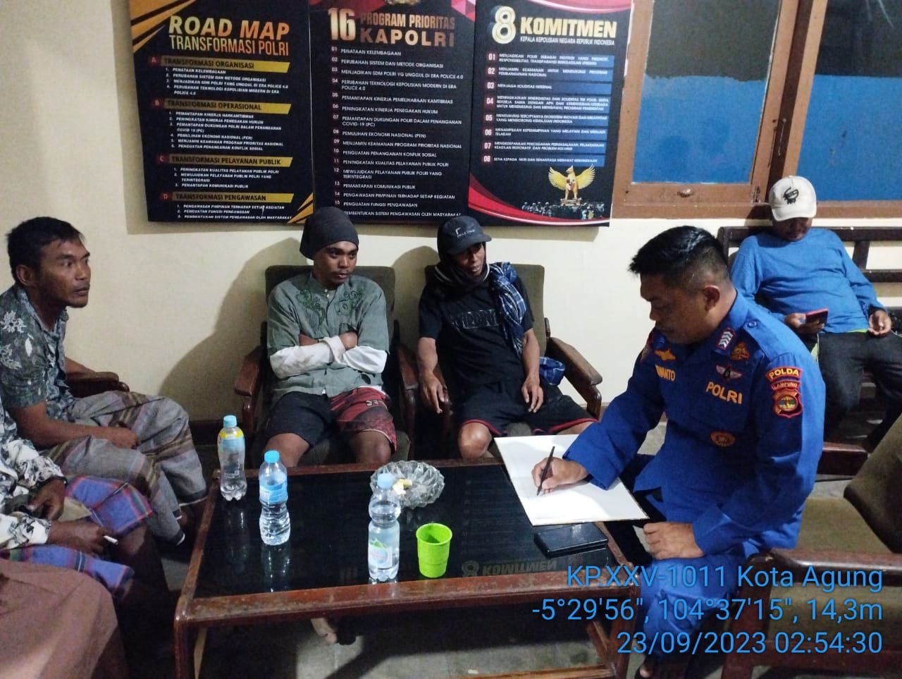 Komandan Pos Pol Airud Kotaagung Bersama Tim Gabungan Evakuasi Kapal Nelayan Karam