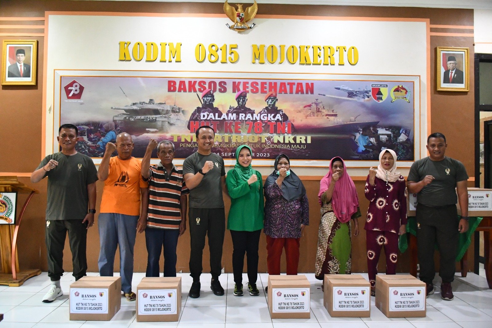 Jelang Peringatan HUT TNI Ke-78, Kodim 0815/Mojokerto Gelar Pengobatan Massal & Bansos