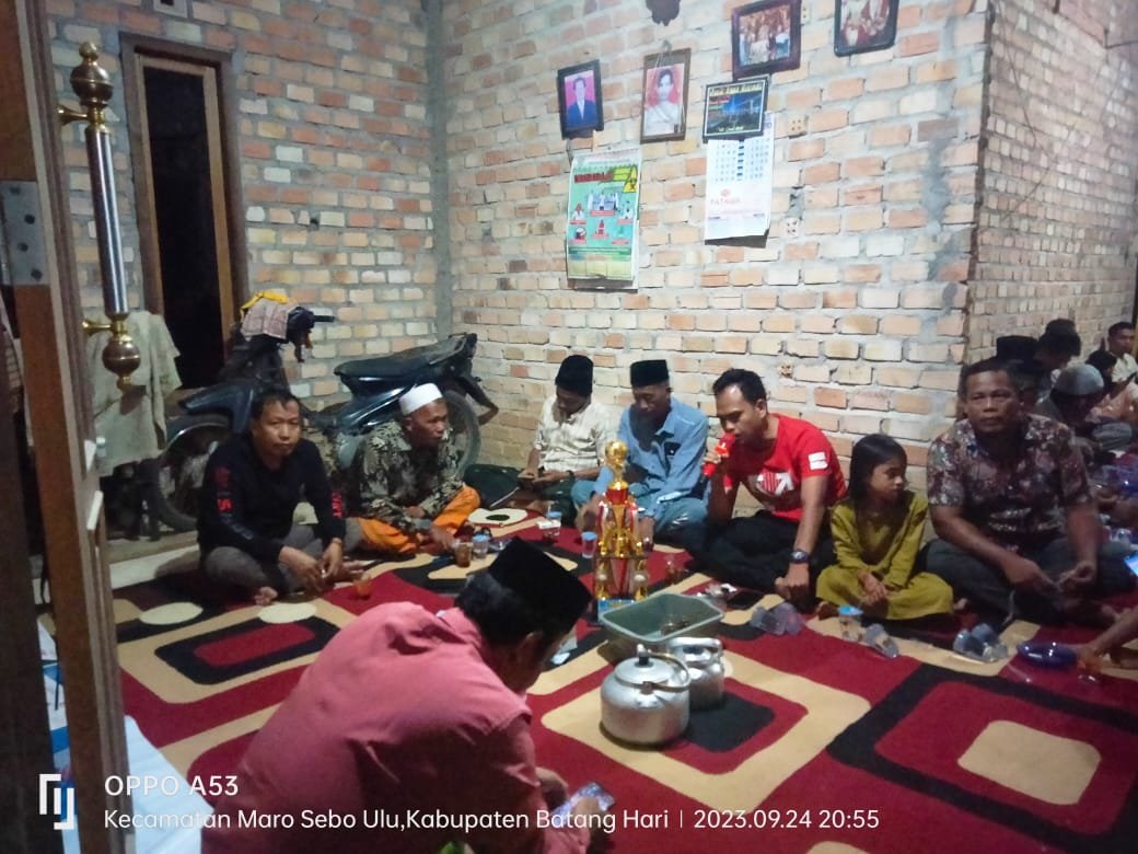 Syukuran, Kemenangan Team PERSIPEN FC Sekaligus Serahkan Piala Kepada Pemdes Peninjauan