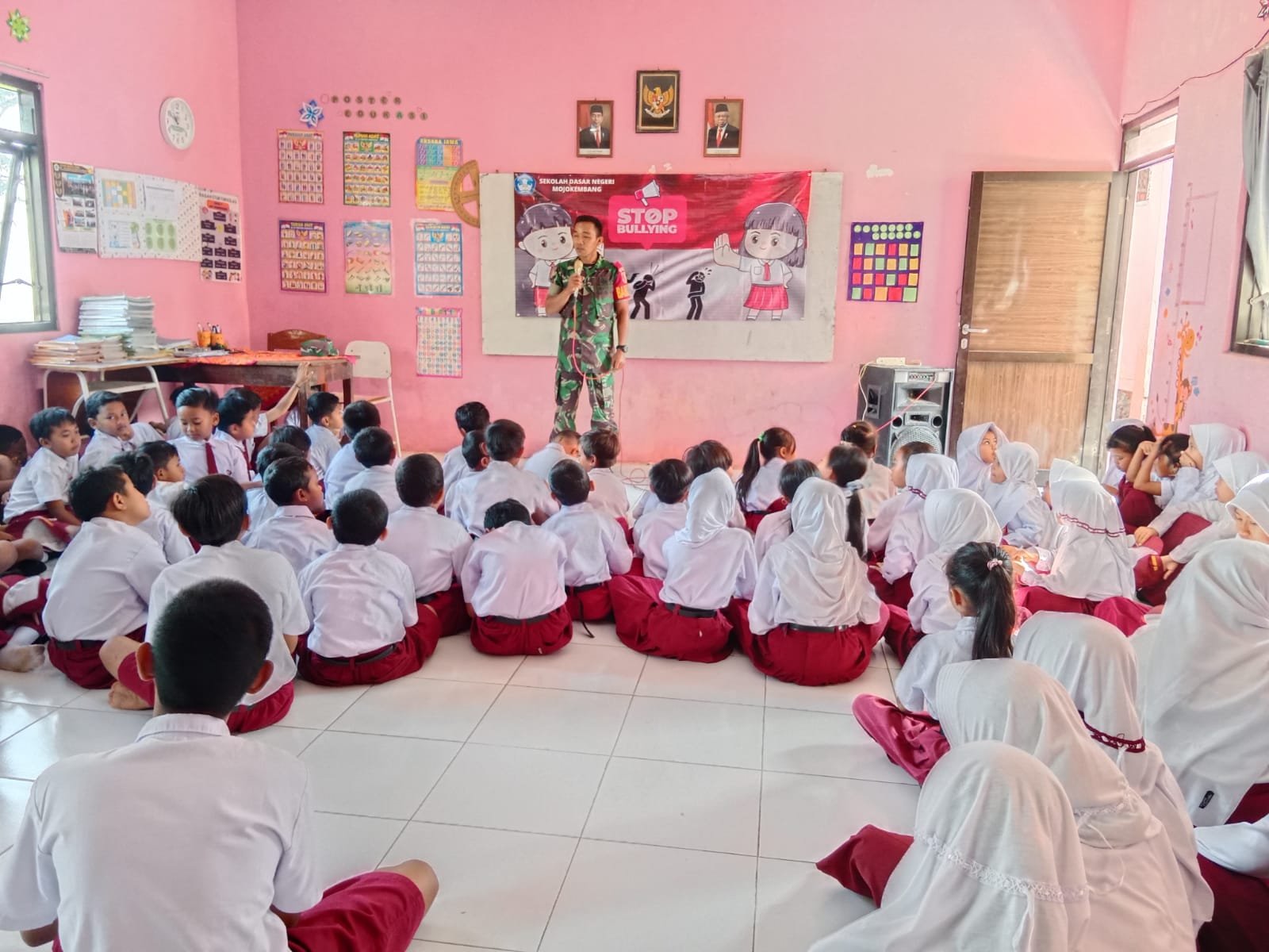 Babinsa Koramil 0815/16 Pacet Sosialisasikan Anti Bullying