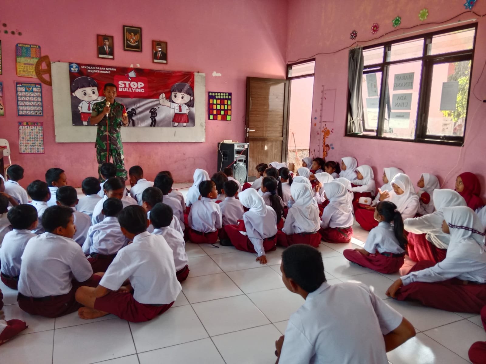 Babinsa Koramil 0815/16 Pacet Sosialisasikan Anti Bullying
