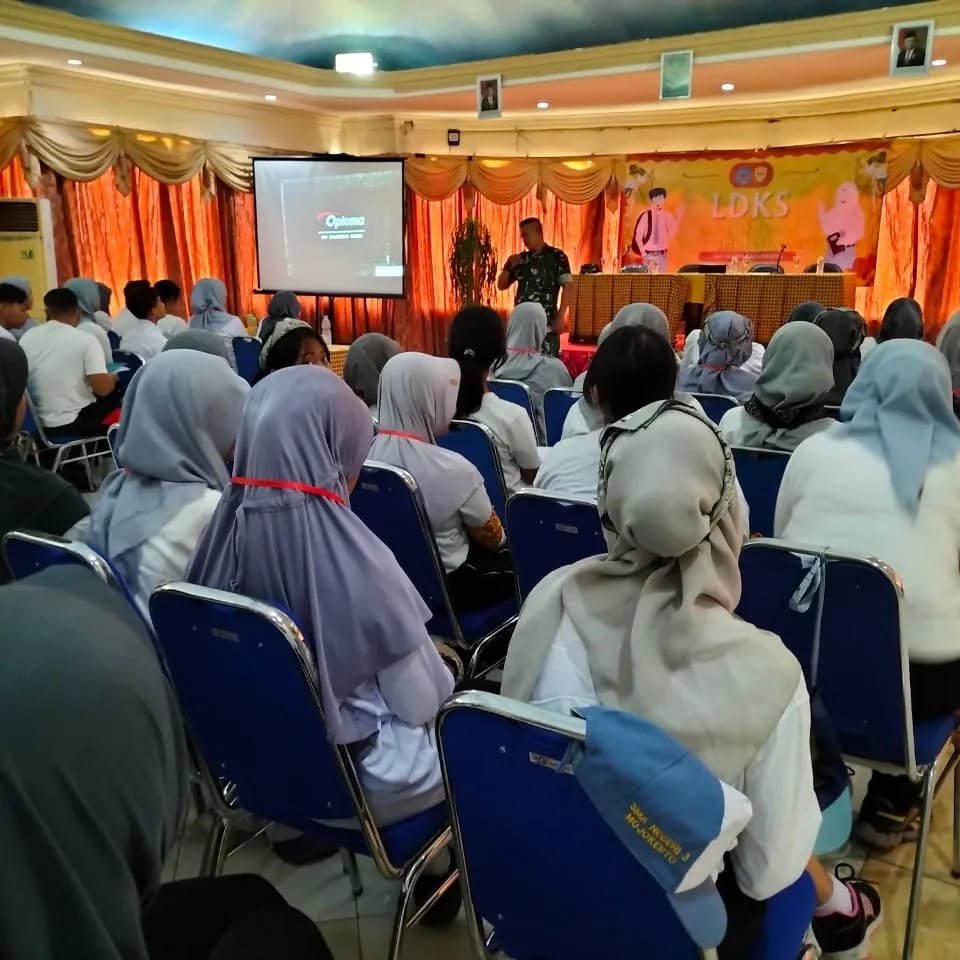 LDKS SMAN 3 Danramil Trawas Bekali Materi Kepemimpinan Efektif