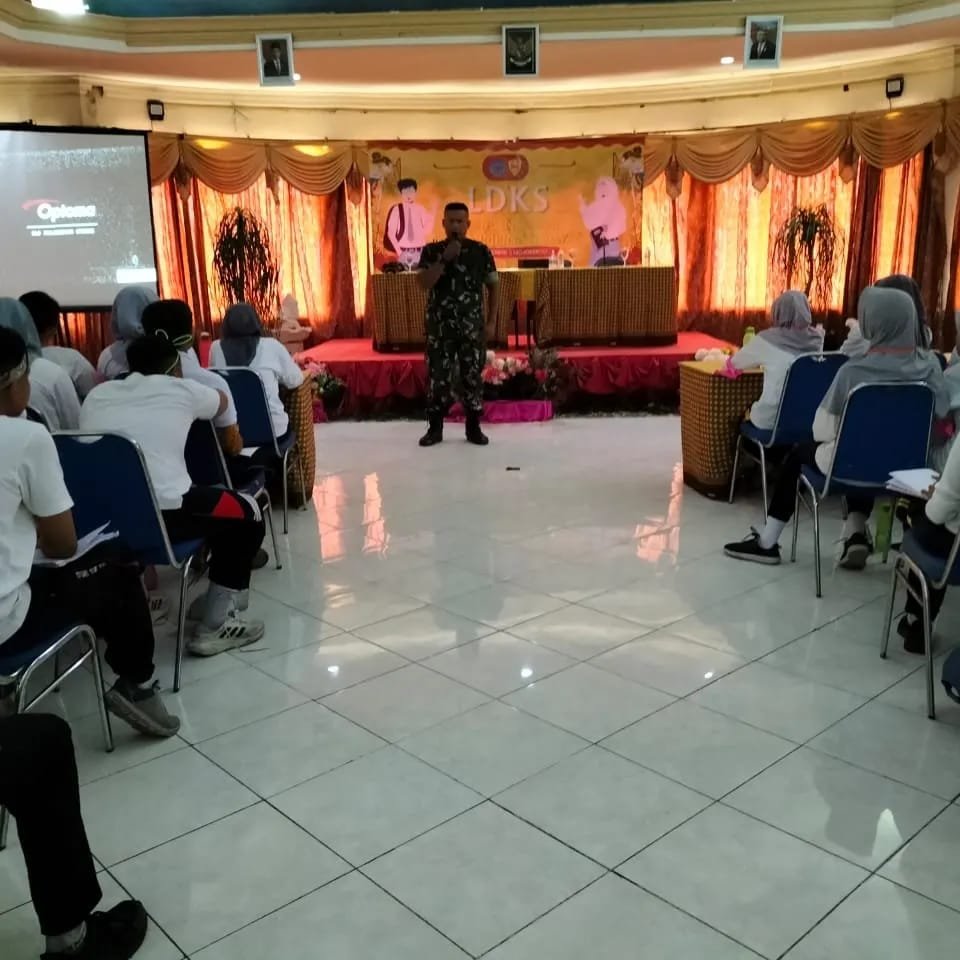 LDKS SMAN 3 Danramil Trawas Bekali Materi Kepemimpinan Efektif
