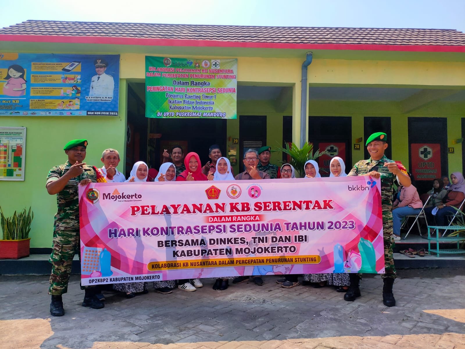 Hari Kontrasepsi Dunia, Koramil 0815/12 Ngoro Bareng UPT PKM Manduro Berikan Pelayanan KB Serentak