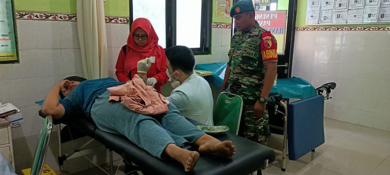 Hari Kontrasepsi Dunia, Koramil 0815/12 Ngoro Bareng UPT PKM Manduro Berikan Pelayanan KB Serentak