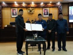 PAD Sidoarjo ‘Terjun Bebas’, Belanja Dana Hibah Melonjak Jadi Rp 318,7 Miliar, Silpa Rp 492,8 Miliar