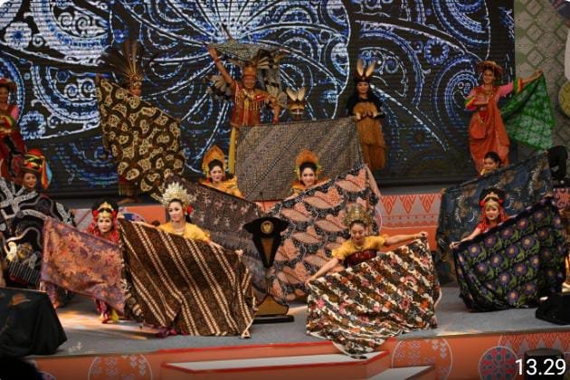 Beraneka ragam corak batik, warisan leluhur Indonesia