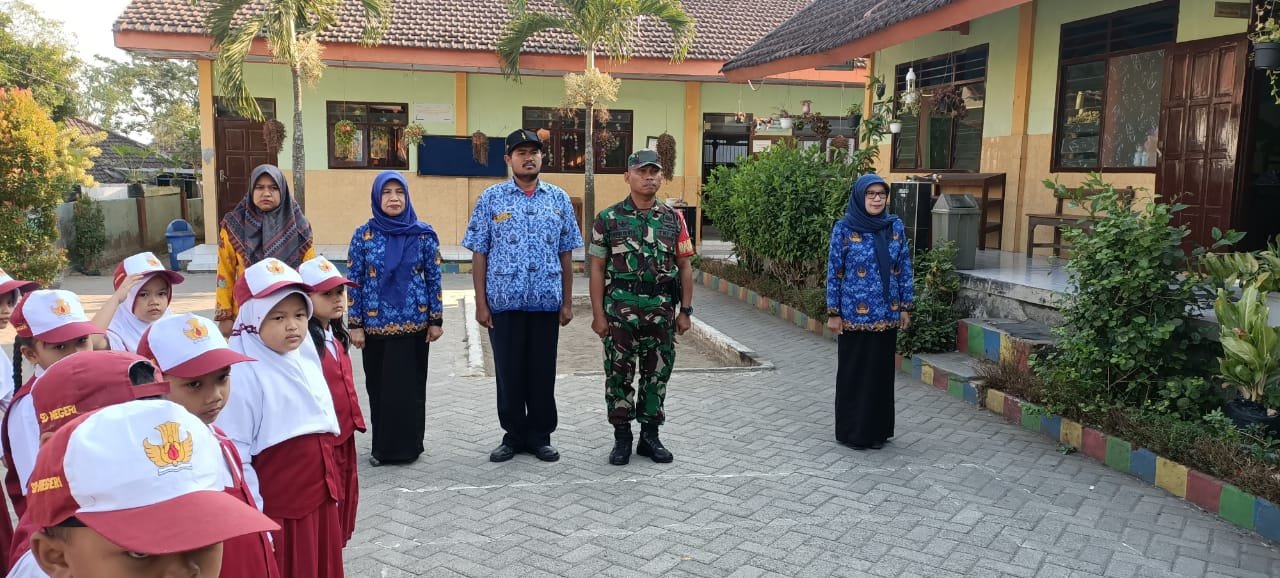 Momen Hari Kesaktian Pancasila, Babinsa Koramil 0815/16 Pacet Ingatkan Sejarah Bangsa
