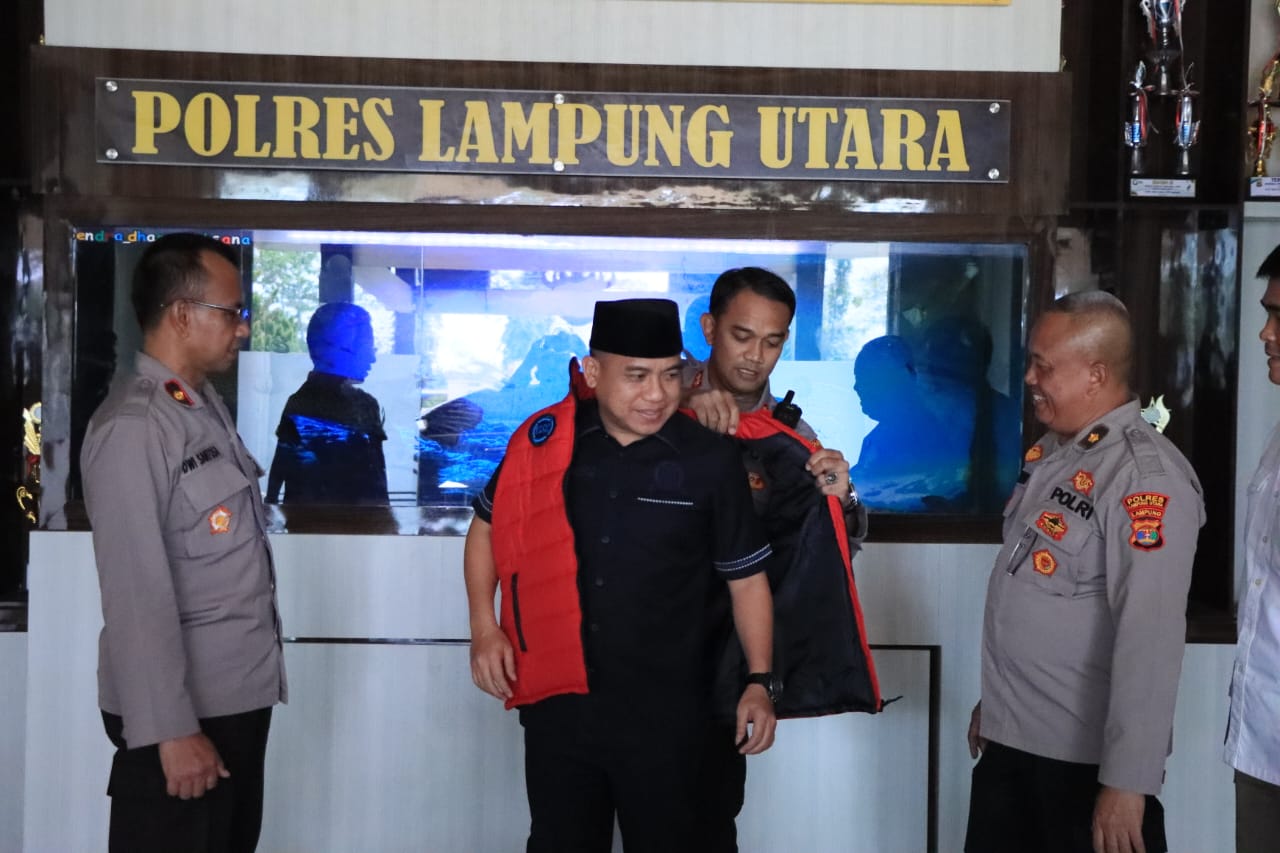 Ungkap Kasus Menonjol, Kapolres Lampung Utara Terima Penghargaan Dari Ketua DPRD Lampung Utara