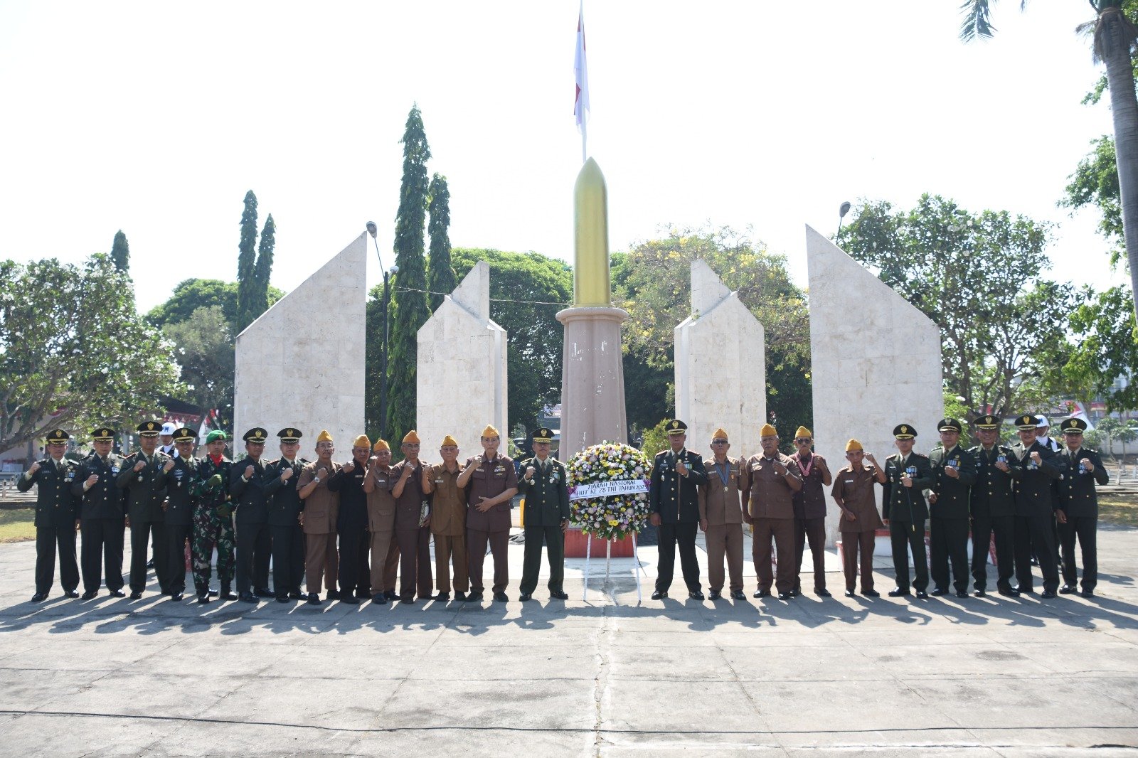 Jelang HUT Ke-78 TNI, Kodim 0815/Mojokerto Gelar Ziarah Nasional & Tabur Bunga