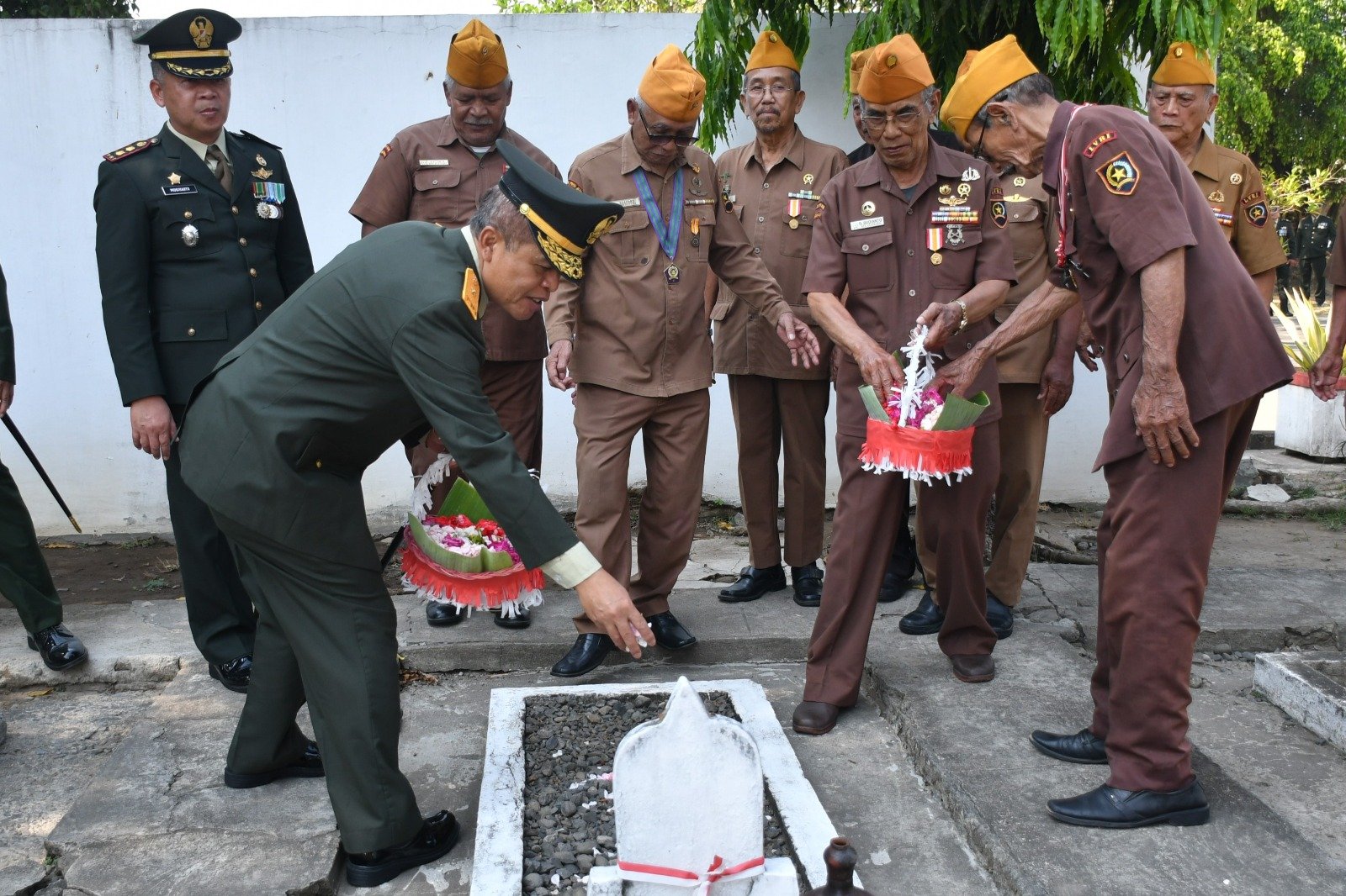 Jelang HUT Ke-78 TNI, Kodim 0815/Mojokerto Gelar Ziarah Nasional & Tabur Bunga