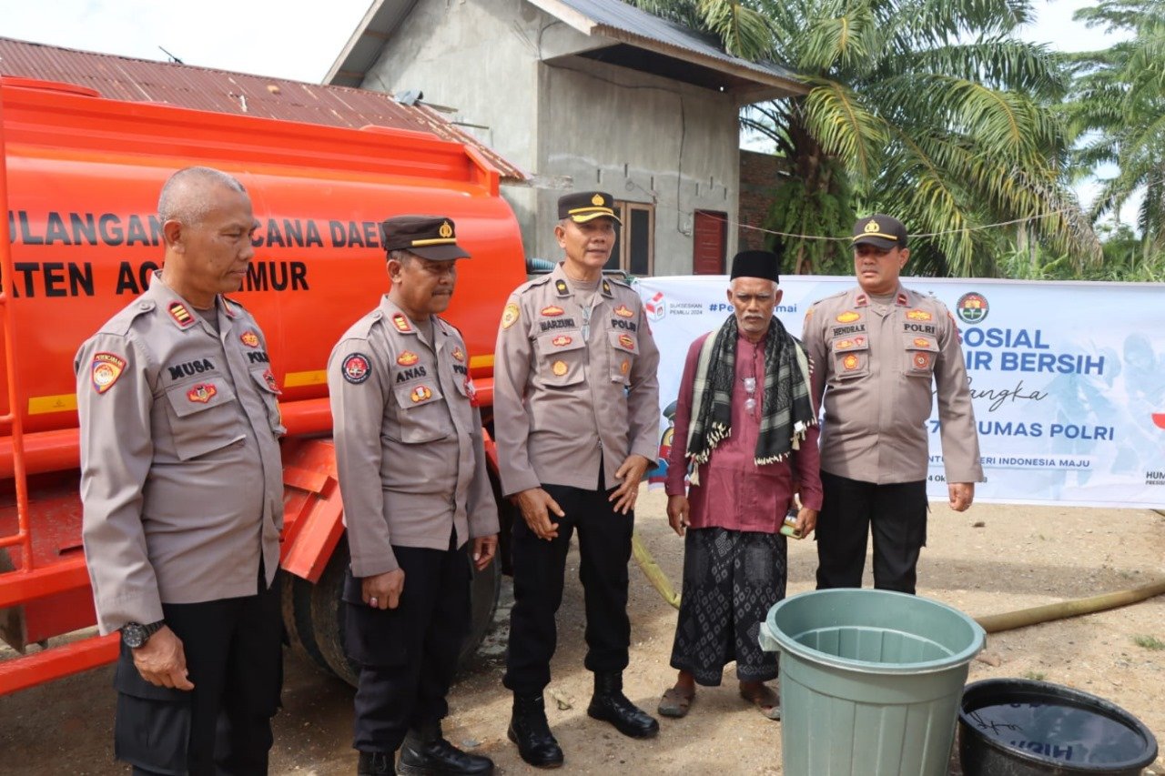 HUT ke 72 Humas Polri, Polres Aceh Timur Bantu Air Bersih di Dayah Baitul Huda
