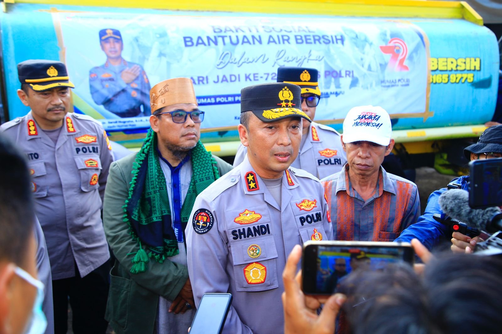 Hari Jadi Ke-72 Humas Polri Dirayakan Dengan Berbagi Air Bersih