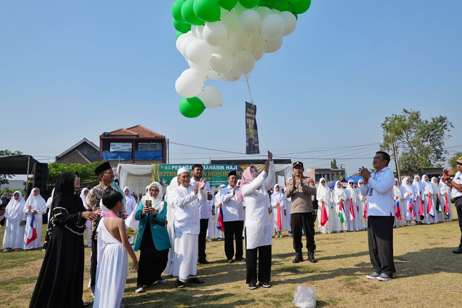 Kenalkan Rukun Islam Sejak Dini, Ribuan Siswa TK/RA Di Kota Mojokerto Ikuti Peragaan Manasik Haji