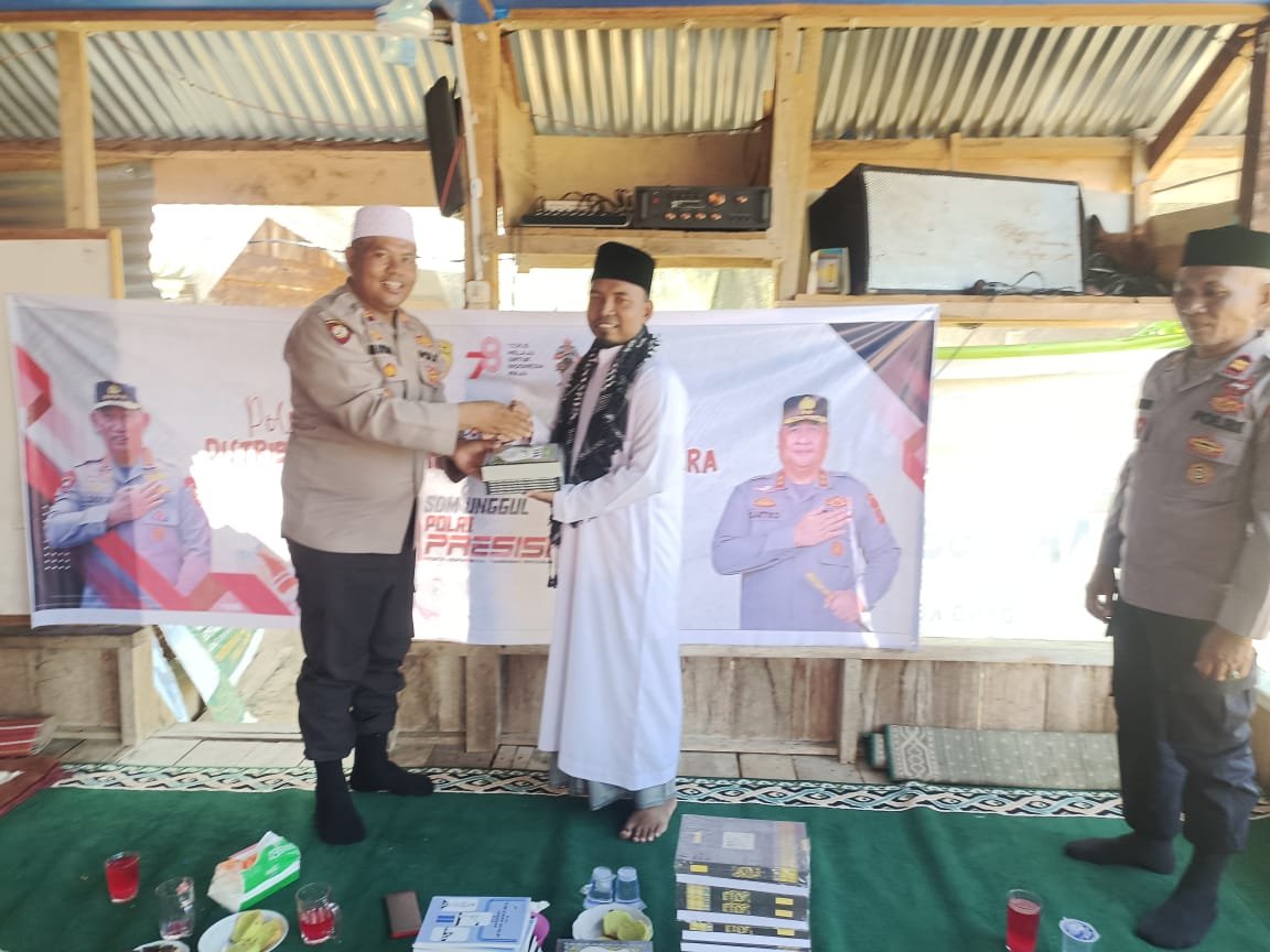 Kegiatan Polri Peduli Budaya Literasi Distribusi Buku Sampai Pelosok Nusantara di Dayah Bustanul Shadiqin di Desa. Beurandang kec. Nurussalam kab. Aceh Timur.