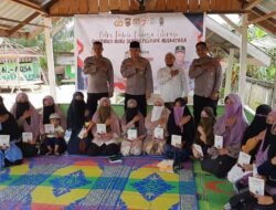 Peduli Budaya Literasi, Polsek Indra Makmu Polres Aceh Timur Serahkan Bantuan Kitab ke Dayah Bustanul Hidayah