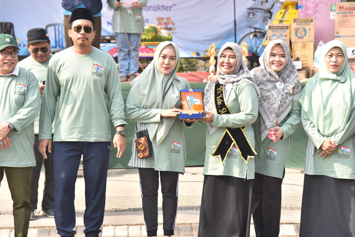 Gus Muhdlor Sumbang Hadiah Satu Motor Matic di Acara Jalan Sehat HUT ke 18 Himpaudi