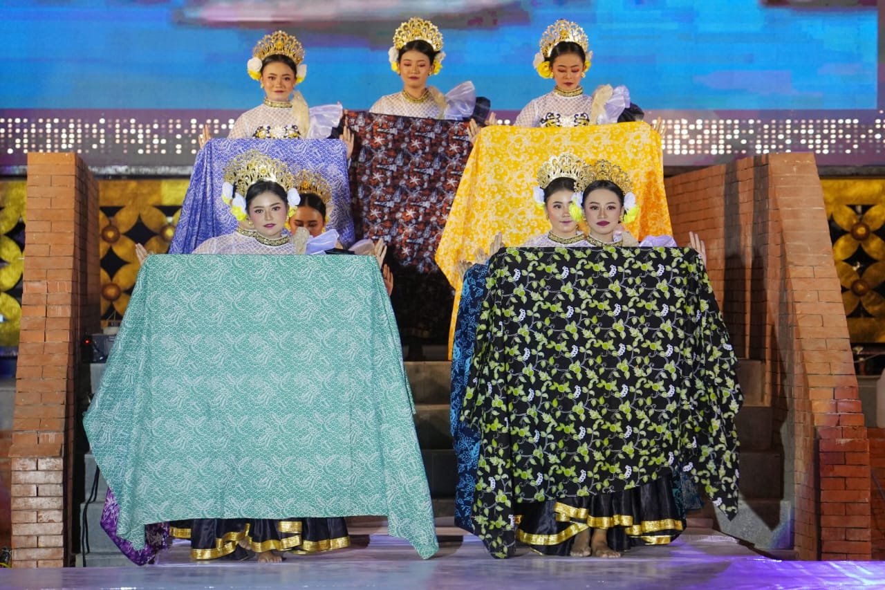 Tampilkan Desain Batik Kontemporer Kota Mojokerto Terbaru, Moji Batik Festival 2023 Diusulkan Jadi Event Nasional