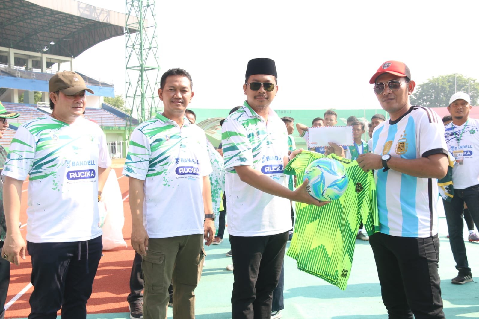 Kompetisi Askab PSSI Sidoarjo Jaring Bibit Berkualitas, Gus Muhdlor Bagikan 30 Set Jersey