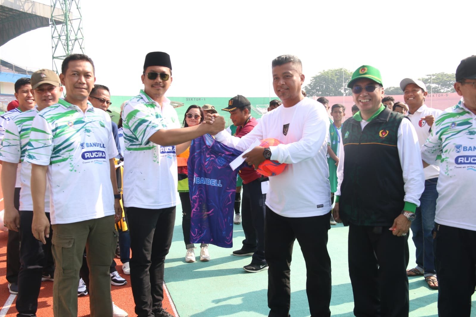 Kompetisi Askab PSSI Sidoarjo Jaring Bibit Berkualitas, Gus Muhdlor Bagikan 30 Set Jersey