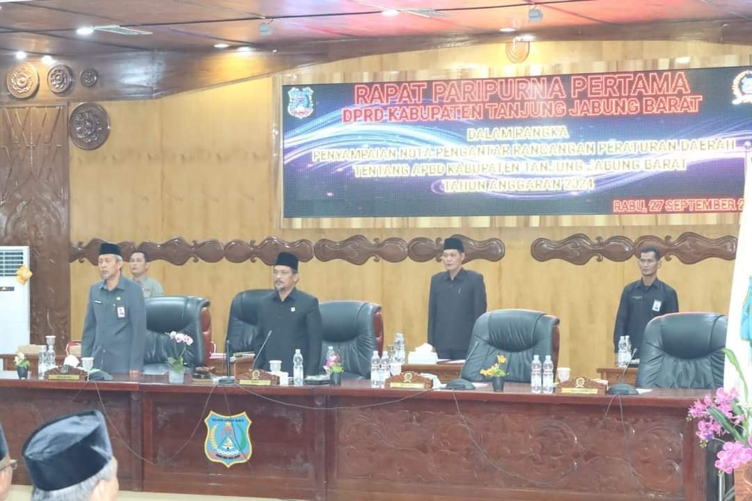 Sekda Agus Sanusi Hadiri Rapat Paripurna Penyampaian Nota Raperda APBD Tanjab Barat Tahun 2023