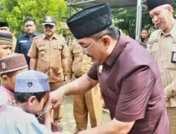 Bupati Tanjabbar Lakukan Kunjungan ke Desa Karya Maju Dalam Rangka Khitanan Masal