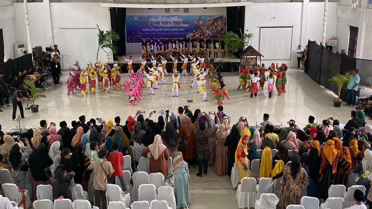 Pemerhati pendidikan Seni Budaya Aceh timur Maimunzir Sukses Buat Pementasan Gerakan Seniman Masuk Sekolah