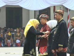 Wali Kota Ning Ita Raih Lencana Jer Basuki Mawa Beya