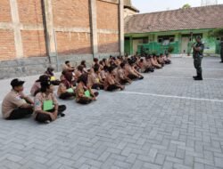 Danramil 0815/08 Dawarblandong Ajarkan Wasbang Siswa-Siswi MA Hasanuddin