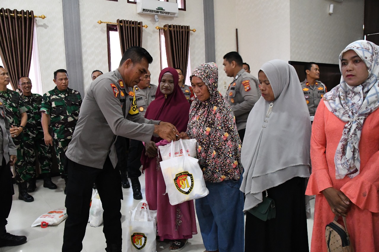 Peringati 32 Tahun Pengabdian AKABRI TNI-Polri 91, Polres Aceh Timur Membagikan 100 Paket Sembako